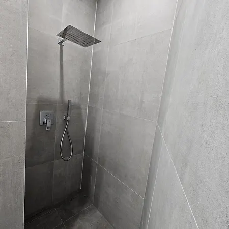 Slumber 24h Self Check In Hostel