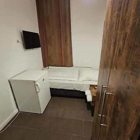 Slumber 24h Self Check In Hostel